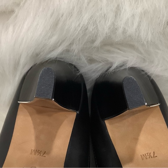 NWOB Donald J Pliner
Tyra Pointed-Toe Ankle Boot - Picture 11 of 16